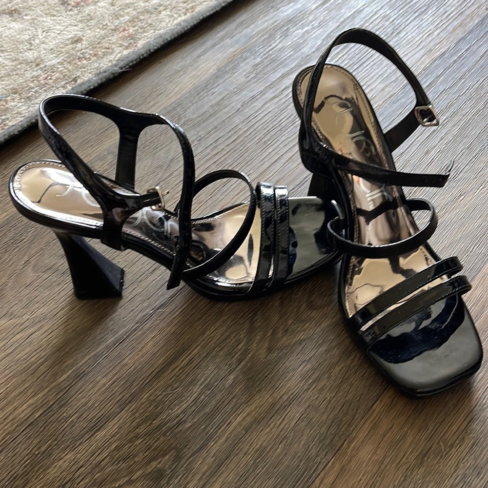 Black size 9 high heel dress shoe Sugar